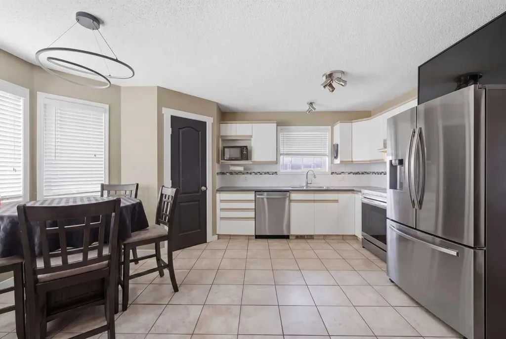 59 Somerside Manor SW Calgary AB T2Y 3G4