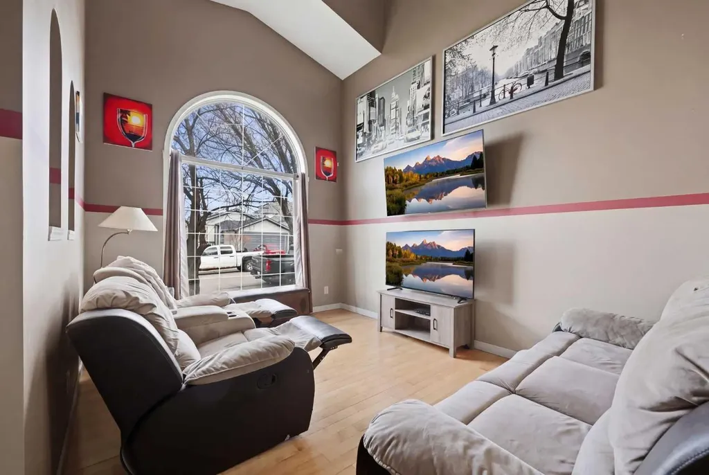 59 Somerside Manor SW Calgary AB T2Y 3G4