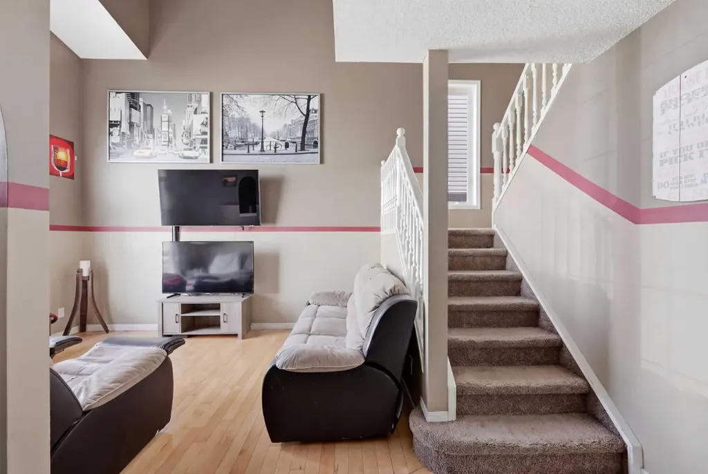 59 Somerside Manor SW Calgary AB T2Y 3G4
