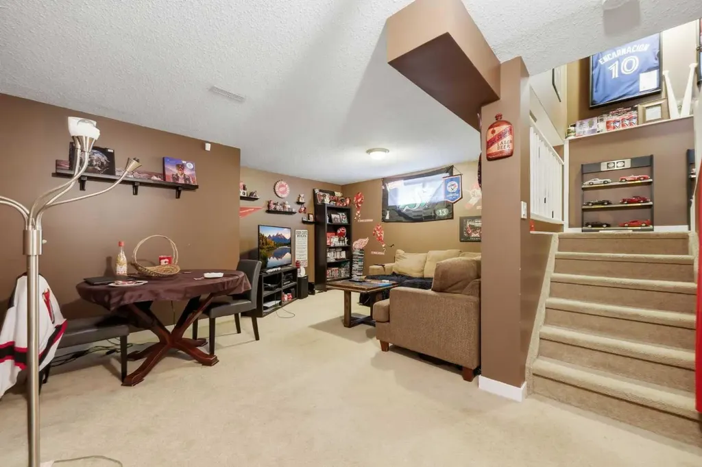 59 Somerside Manor SW Calgary AB T2Y 3G4