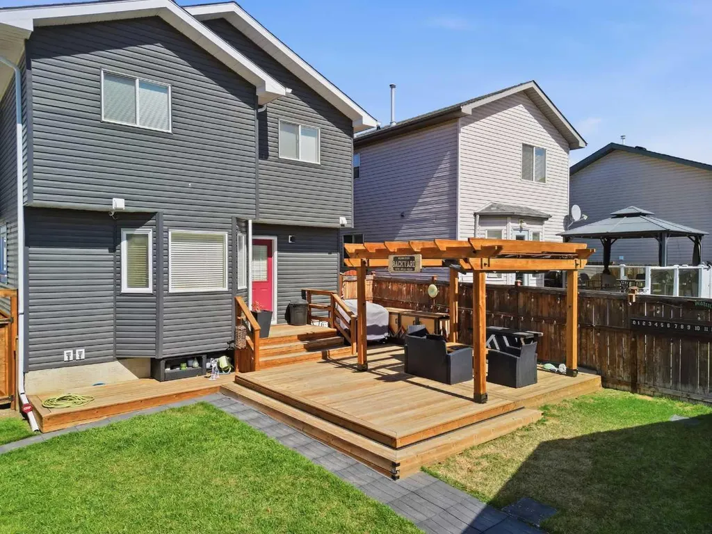 59 Somerside Manor SW Calgary AB T2Y 3G4