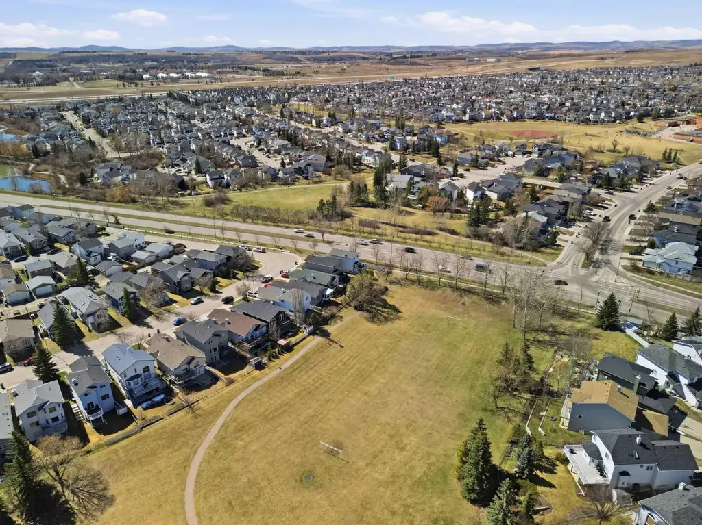 59 Somerside Manor SW Calgary AB T2Y 3G4