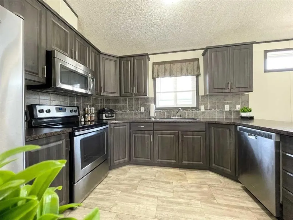 145 Caouette Crest Fort Mcmurray AB T9K2H5