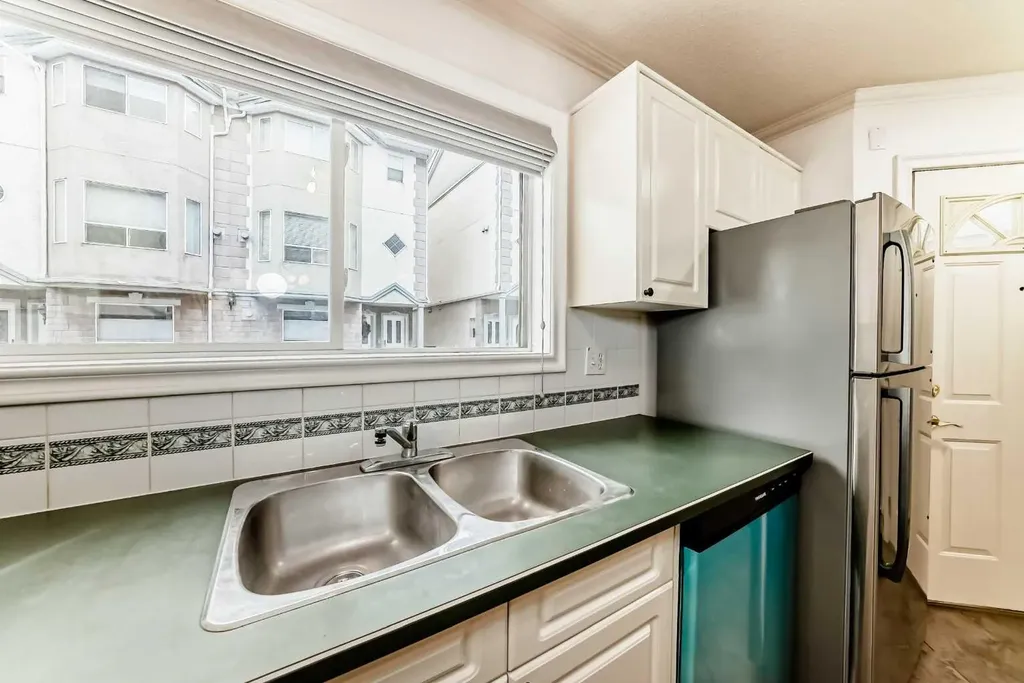 1215 15 Avenue SW Calgary AB T3C 0X5