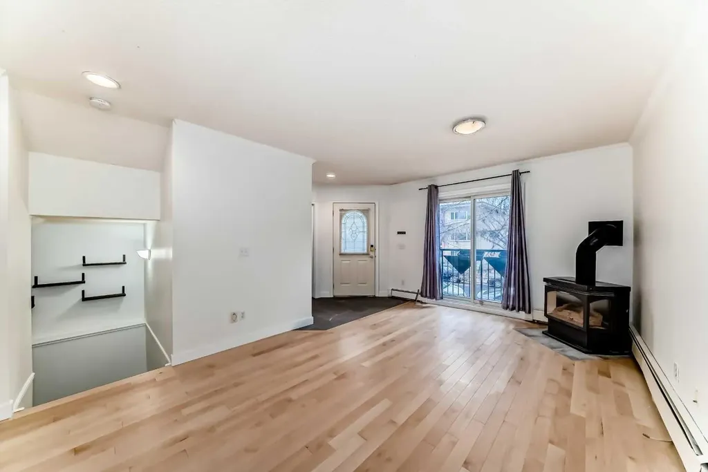 1215 15 Avenue SW Calgary AB T3C 0X5