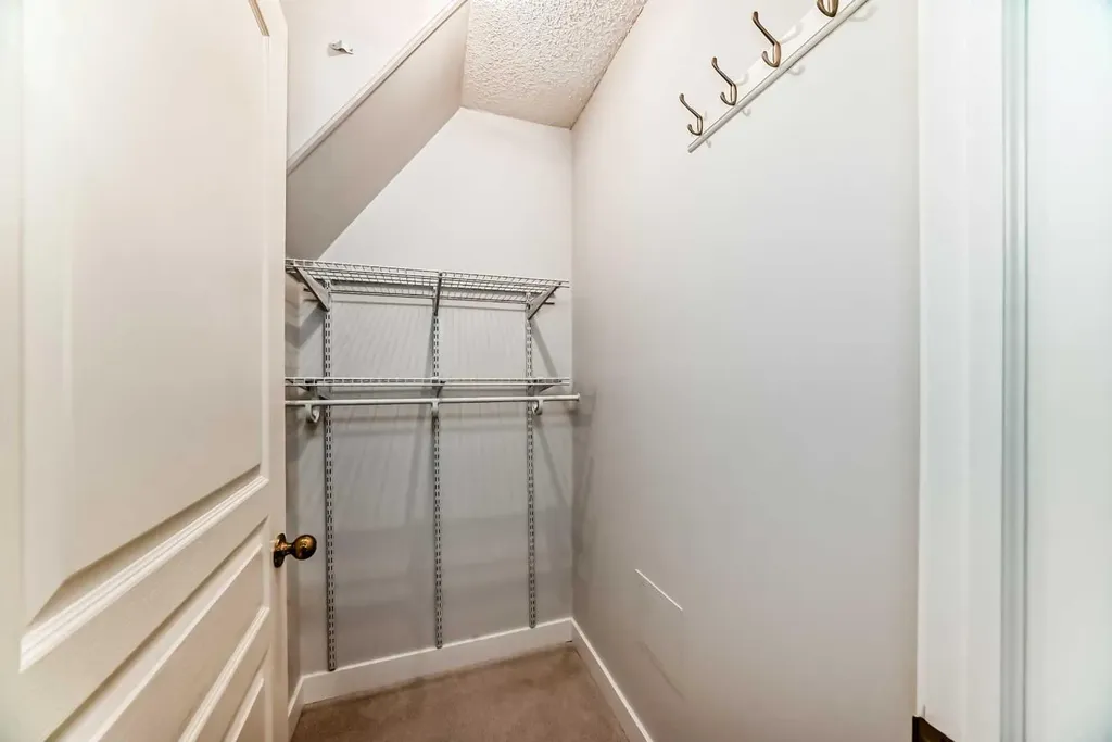 1215 15 Avenue SW Calgary AB T3C 0X5