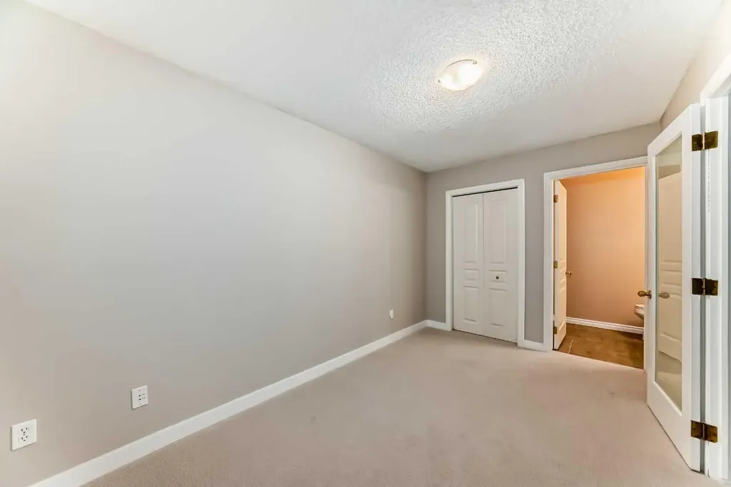 1215 15 Avenue SW Calgary AB T3C 0X5