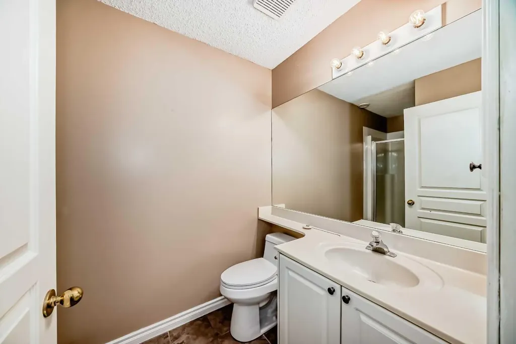 1215 15 Avenue SW Calgary AB T3C 0X5