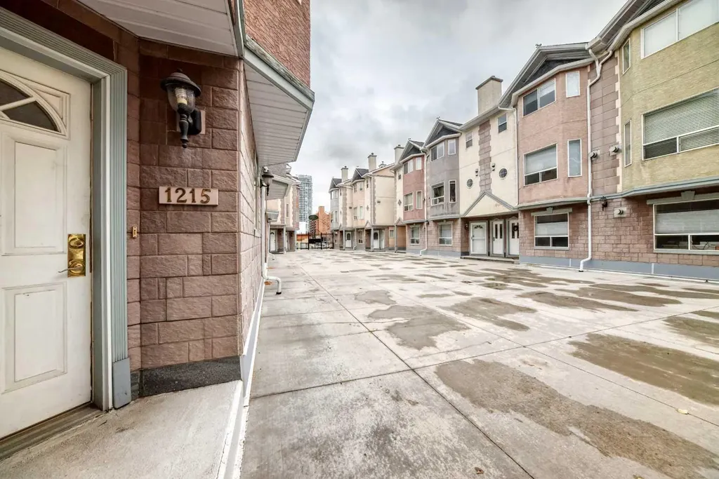 1215 15 Avenue SW Calgary AB T3C 0X5