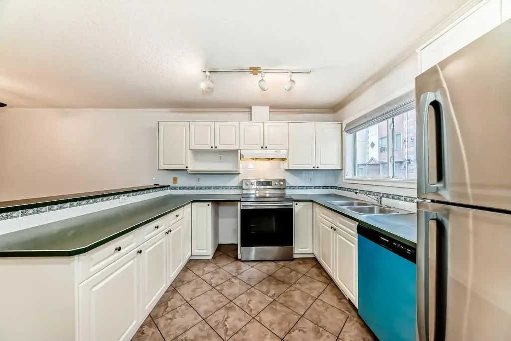 1215 15 Avenue SW Calgary AB T3C 0X5