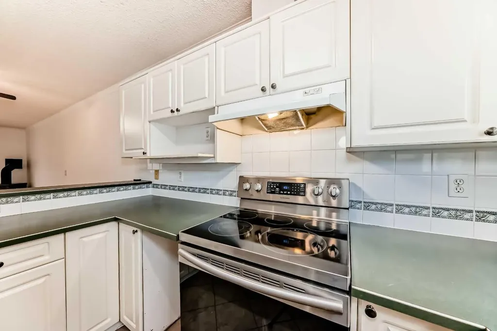 1215 15 Avenue SW Calgary AB T3C 0X5