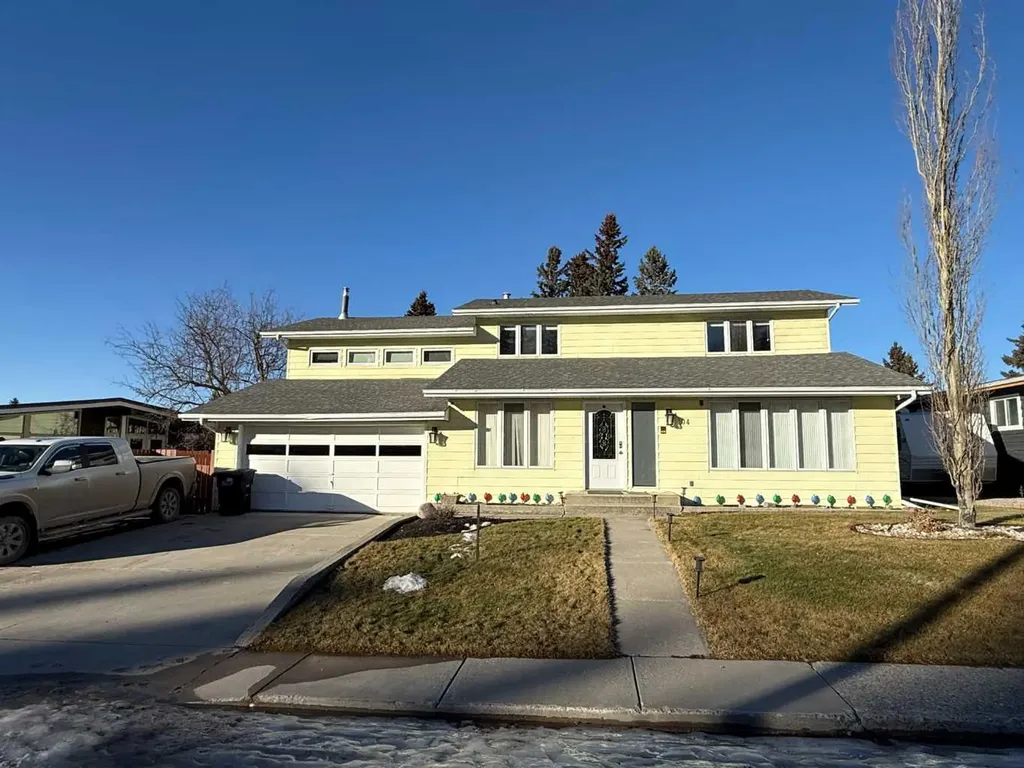 104 Mistaya Road Hinton AB T7V1T3