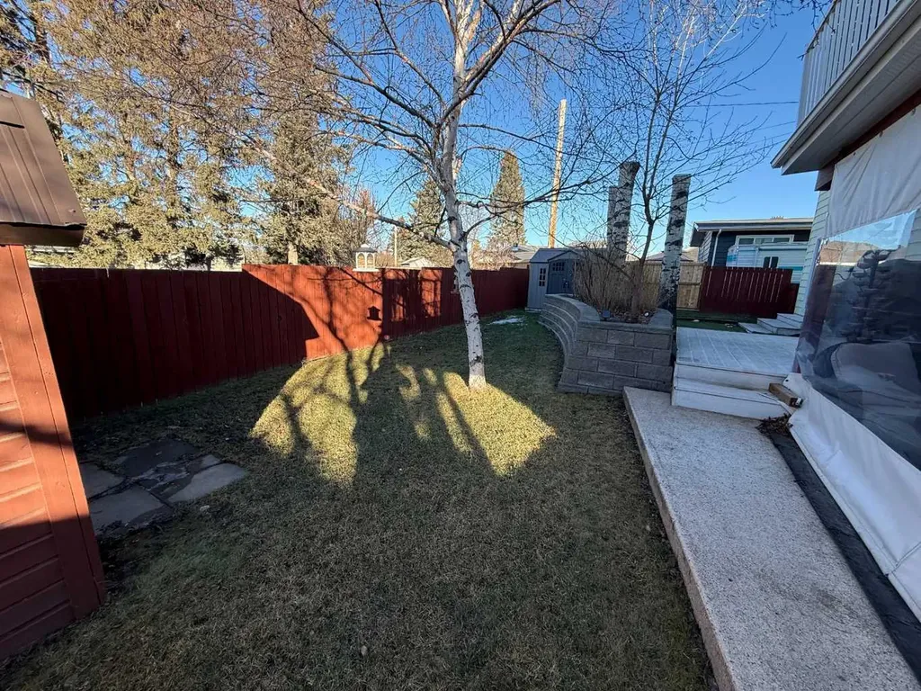 104 Mistaya Road Hinton AB T7V1T3