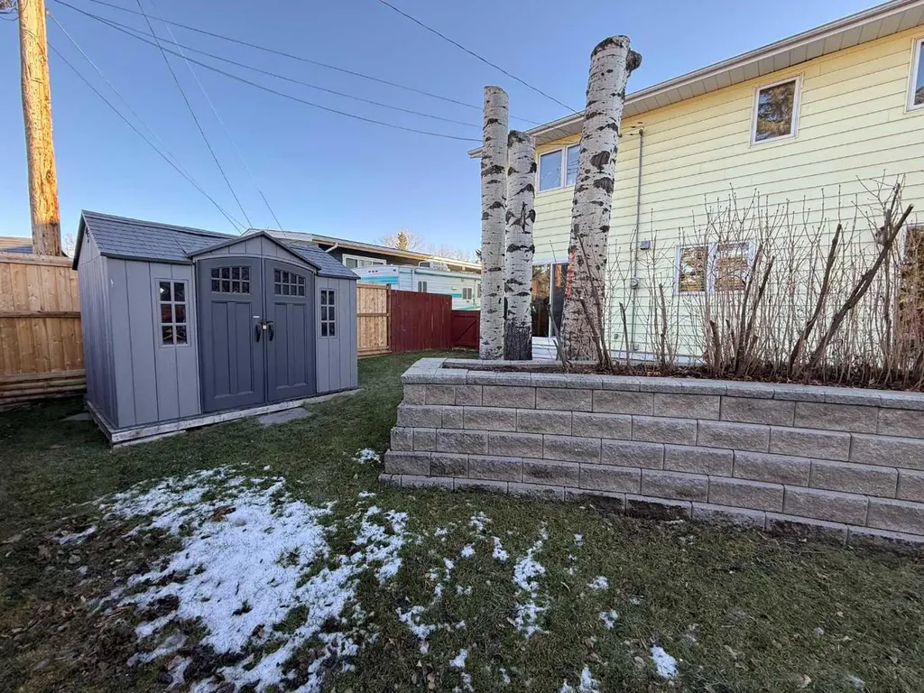 104 Mistaya Road Hinton AB T7V1T3