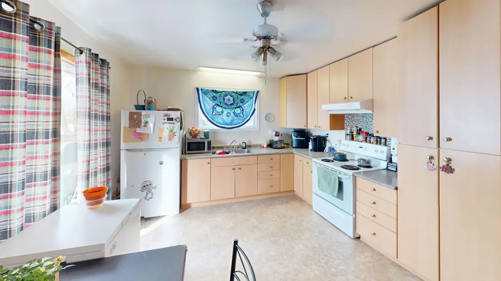 305 2 Avenue Bassano AB T0J0B0