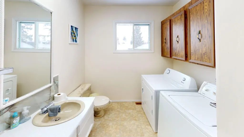 305 2 Avenue Bassano AB T0J0B0