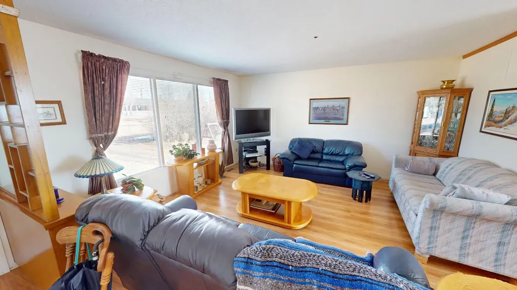 305 2 Avenue Bassano AB T0J0B0