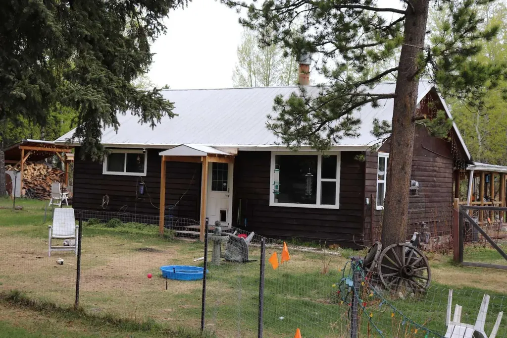 2302 10 Street Marlboro AB T7E 3A1