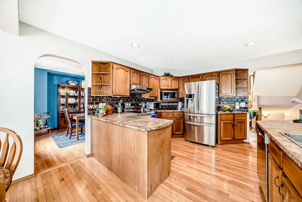 219 Hawkstone Close NW Calgary AB T3G 3P3