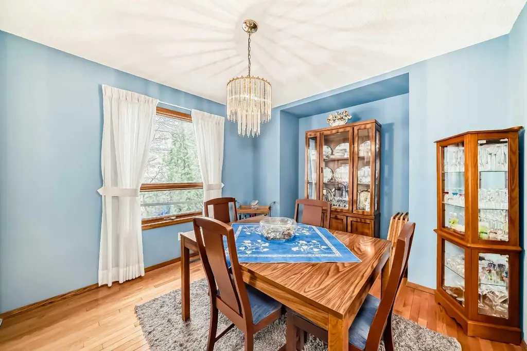 219 Hawkstone Close NW Calgary AB T3G 3P3