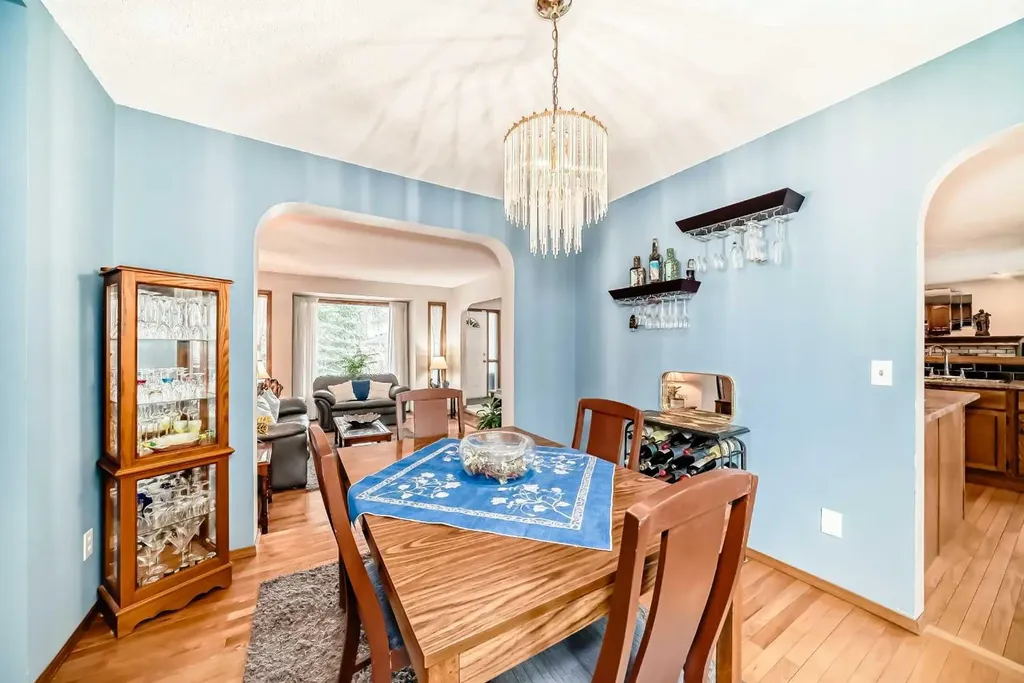 219 Hawkstone Close NW Calgary AB T3G 3P3