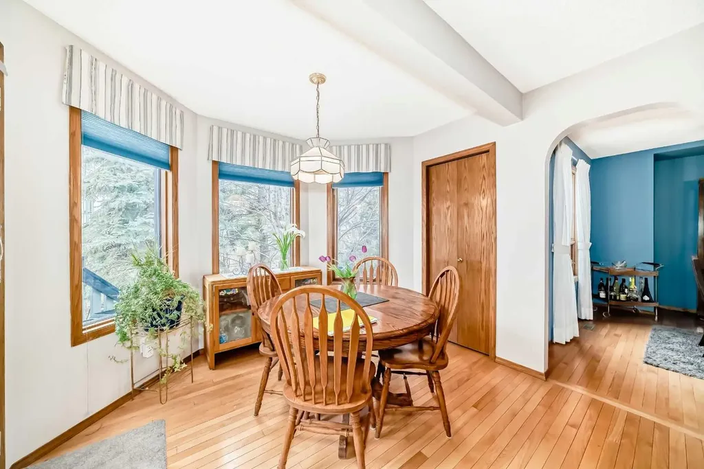 219 Hawkstone Close NW Calgary AB T3G 3P3