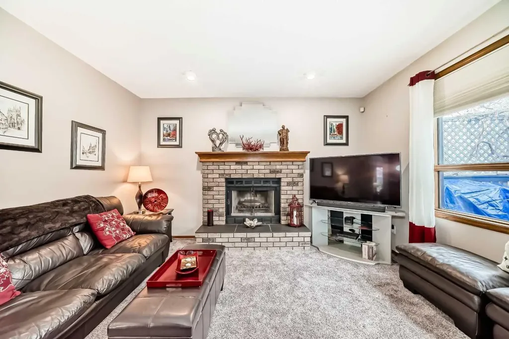 219 Hawkstone Close NW Calgary AB T3G 3P3