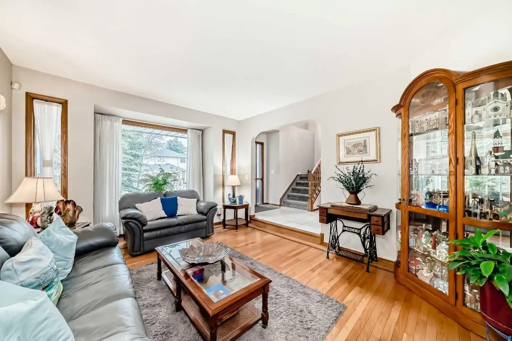 219 Hawkstone Close NW Calgary AB T3G 3P3