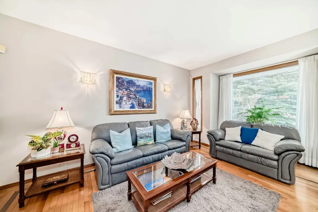 219 Hawkstone Close NW Calgary AB T3G 3P3