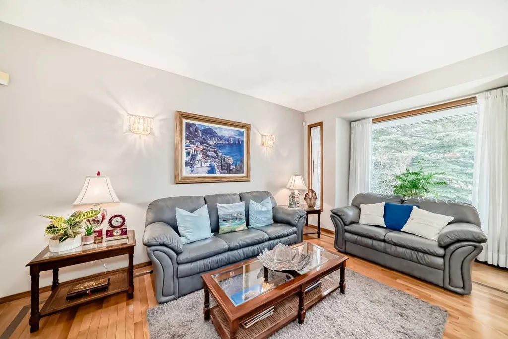 219 Hawkstone Close NW Calgary AB T3G 3P3