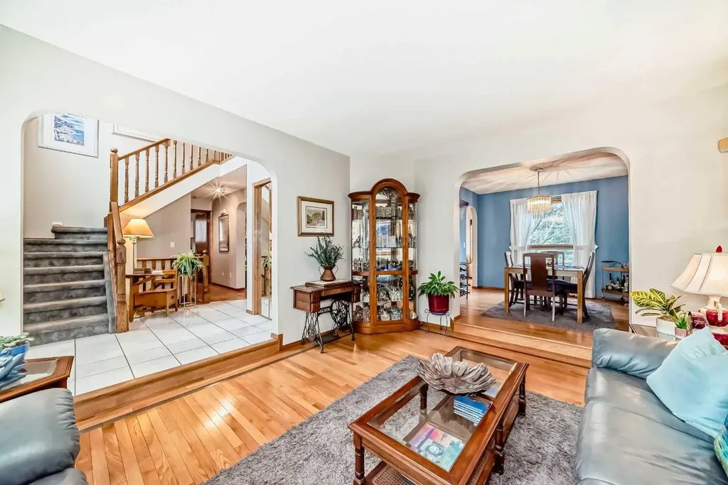 219 Hawkstone Close NW Calgary AB T3G 3P3
