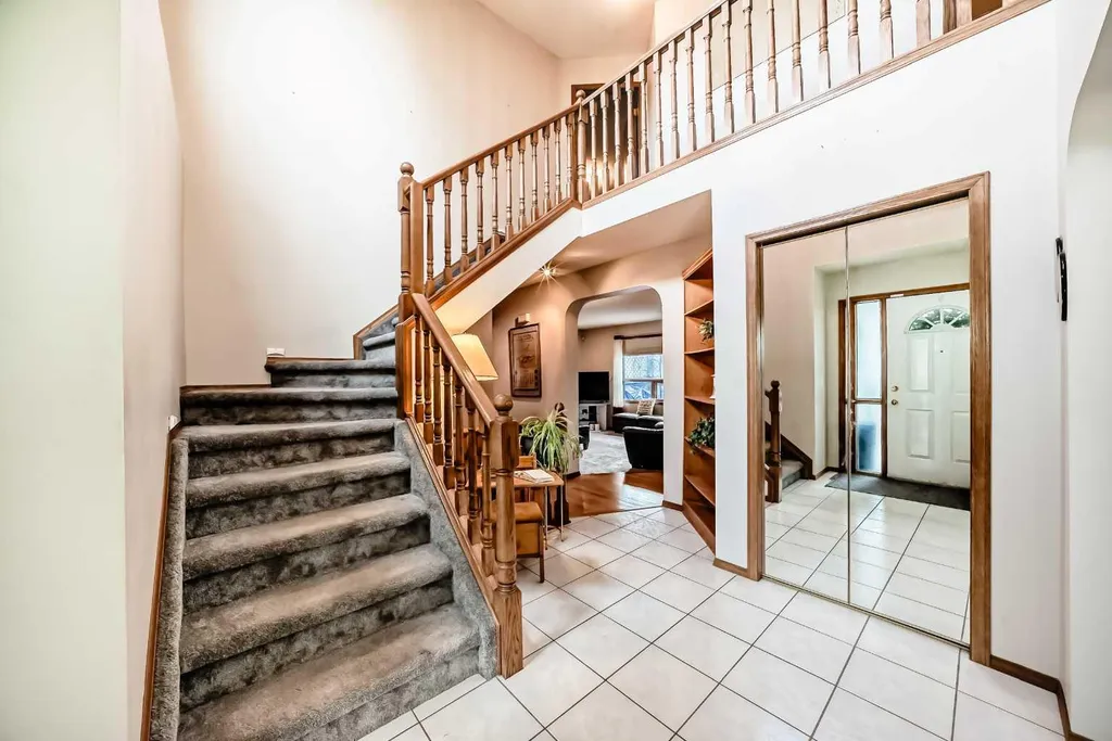 219 Hawkstone Close NW Calgary AB T3G 3P3