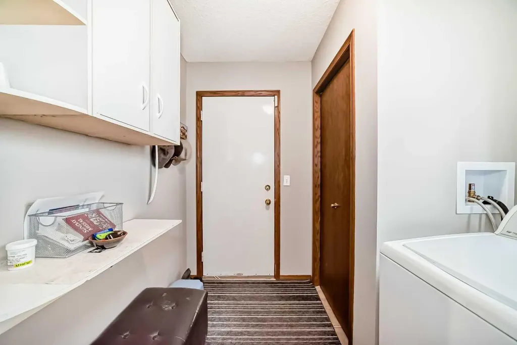 219 Hawkstone Close NW Calgary AB T3G 3P3