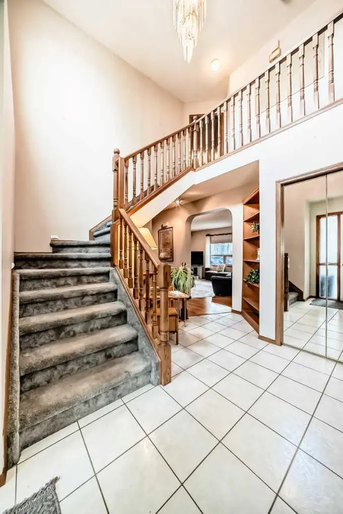 219 Hawkstone Close NW Calgary AB T3G 3P3