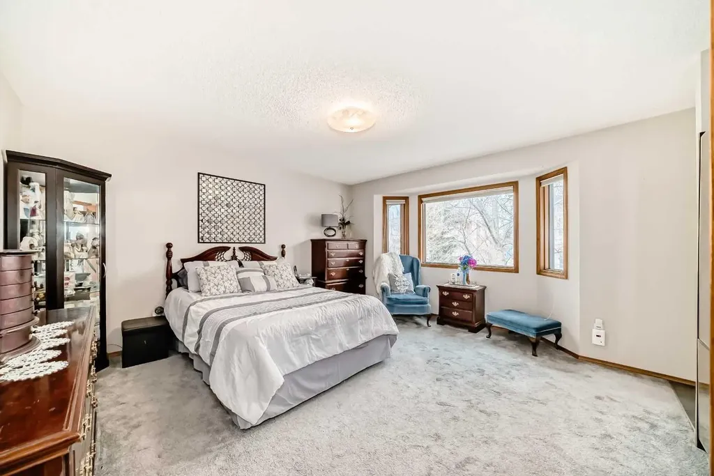219 Hawkstone Close NW Calgary AB T3G 3P3