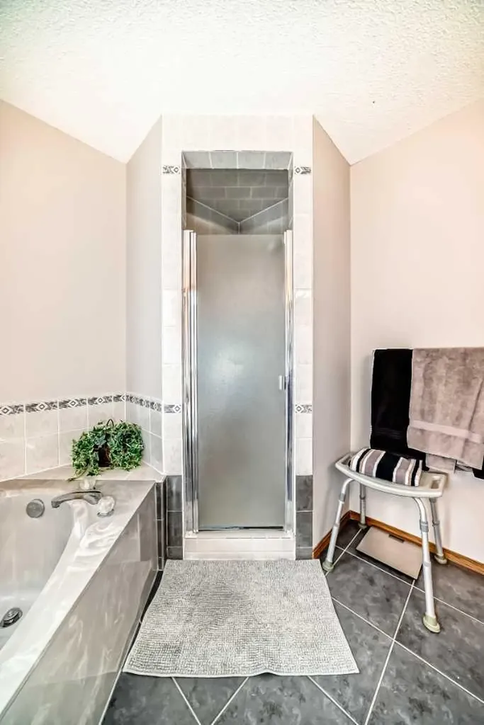 219 Hawkstone Close NW Calgary AB T3G 3P3