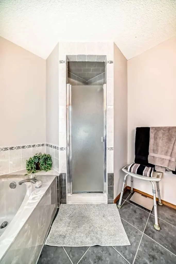 219 Hawkstone Close NW Calgary AB T3G 3P3