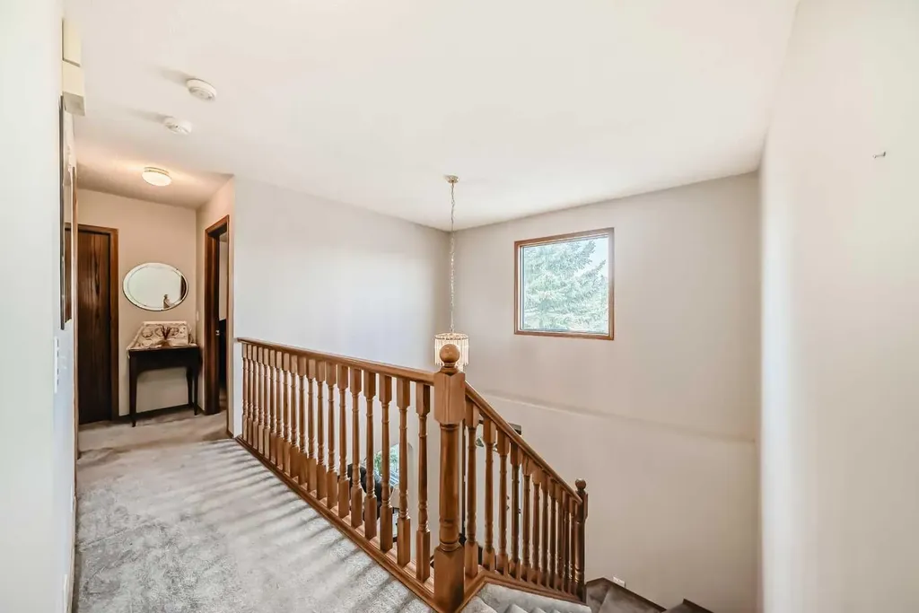 219 Hawkstone Close NW Calgary AB T3G 3P3