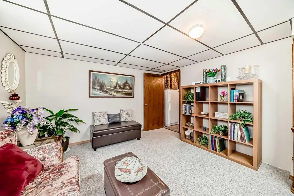 219 Hawkstone Close NW Calgary AB T3G 3P3