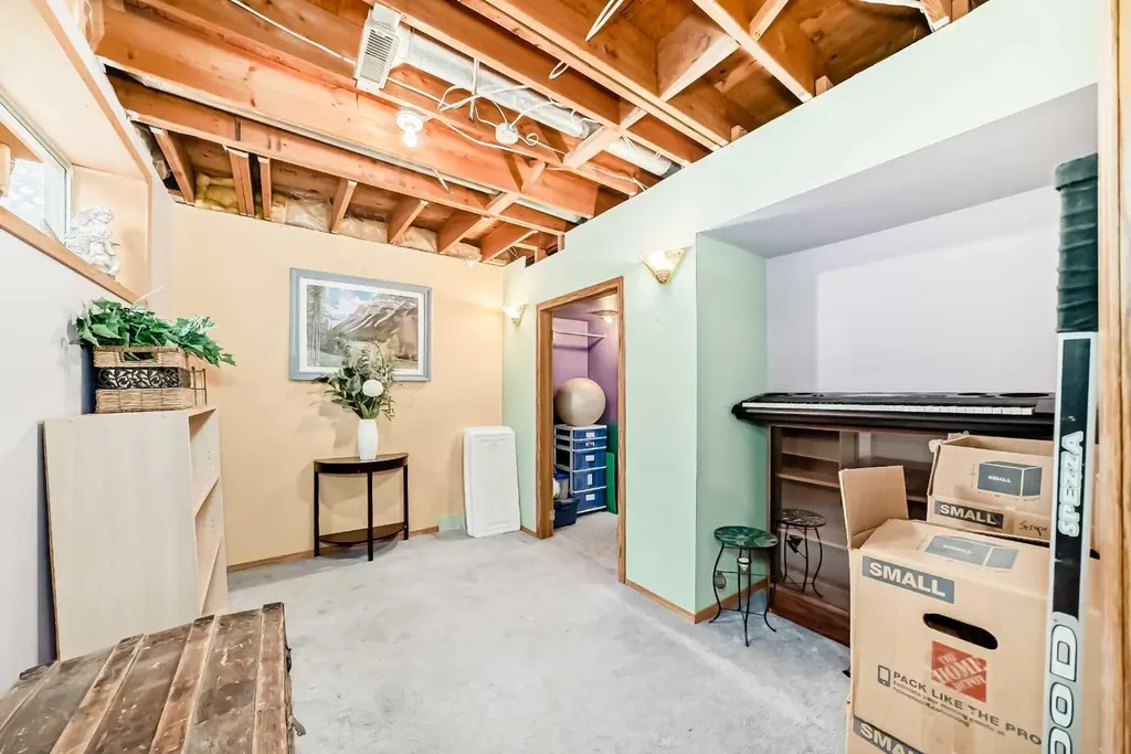 219 Hawkstone Close NW Calgary AB T3G 3P3