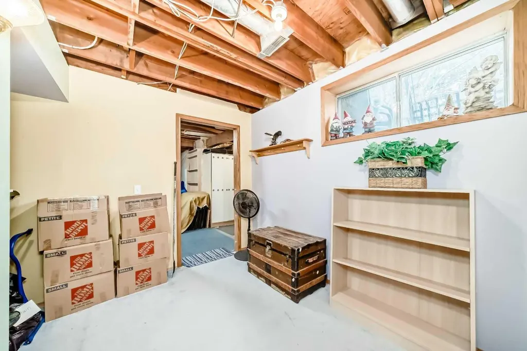 219 Hawkstone Close NW Calgary AB T3G 3P3