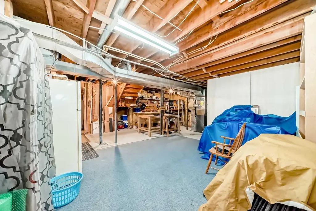 219 Hawkstone Close NW Calgary AB T3G 3P3