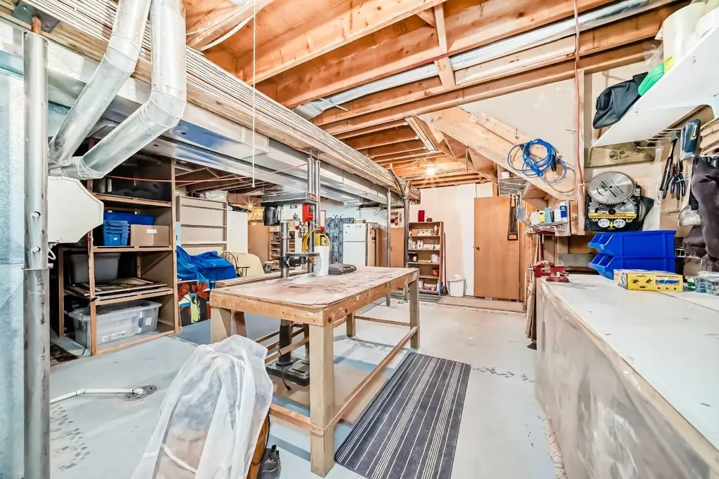 219 Hawkstone Close NW Calgary AB T3G 3P3