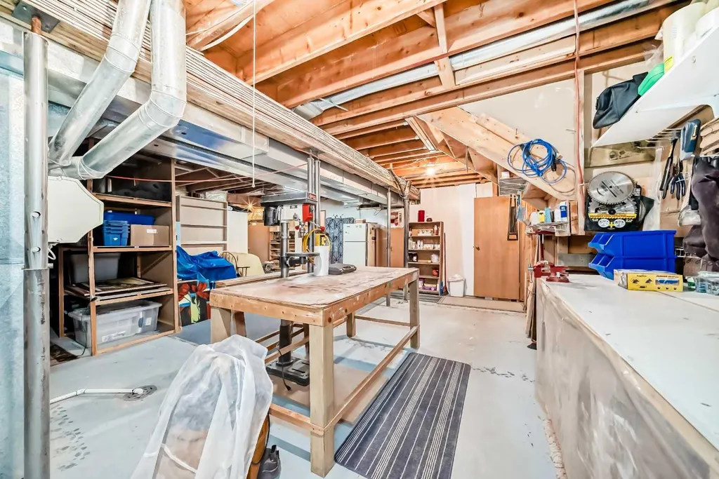 219 Hawkstone Close NW Calgary AB T3G 3P3