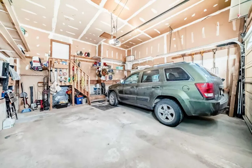 219 Hawkstone Close NW Calgary AB T3G 3P3