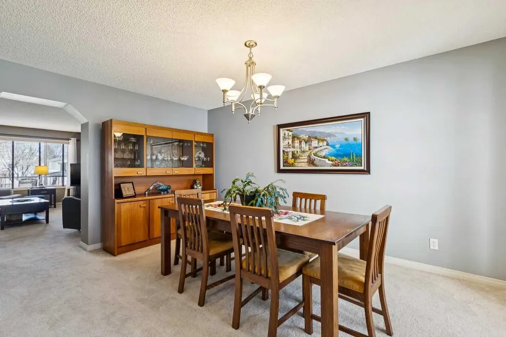 172 West Lakeview Circle Chestermere AB T1X 1H7