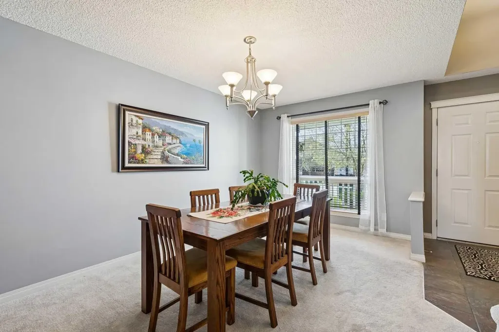 172 West Lakeview Circle Chestermere AB T1X 1H7