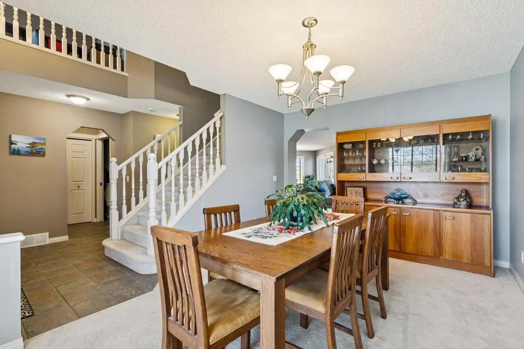 172 West Lakeview Circle Chestermere AB T1X 1H7