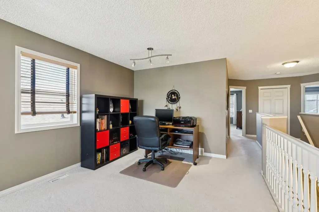 172 West Lakeview Circle Chestermere AB T1X 1H7