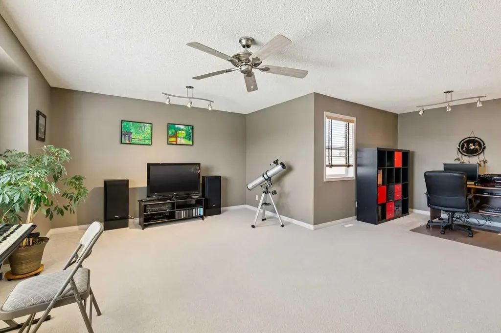 172 West Lakeview Circle Chestermere AB T1X 1H7
